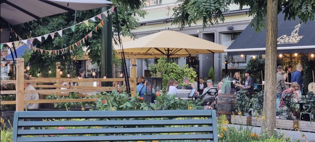 Hyggelig stemning på Davidhallstorg i Malmö