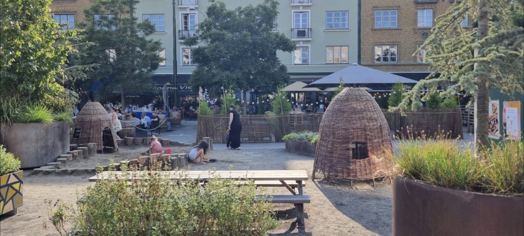 Hyggelig stemning på Davidhallstorg i Malmö