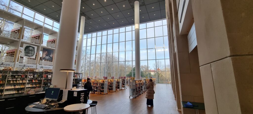 Besøg Malmö Stadsbibliotek, hvor ny og gammel arkitektur mødes