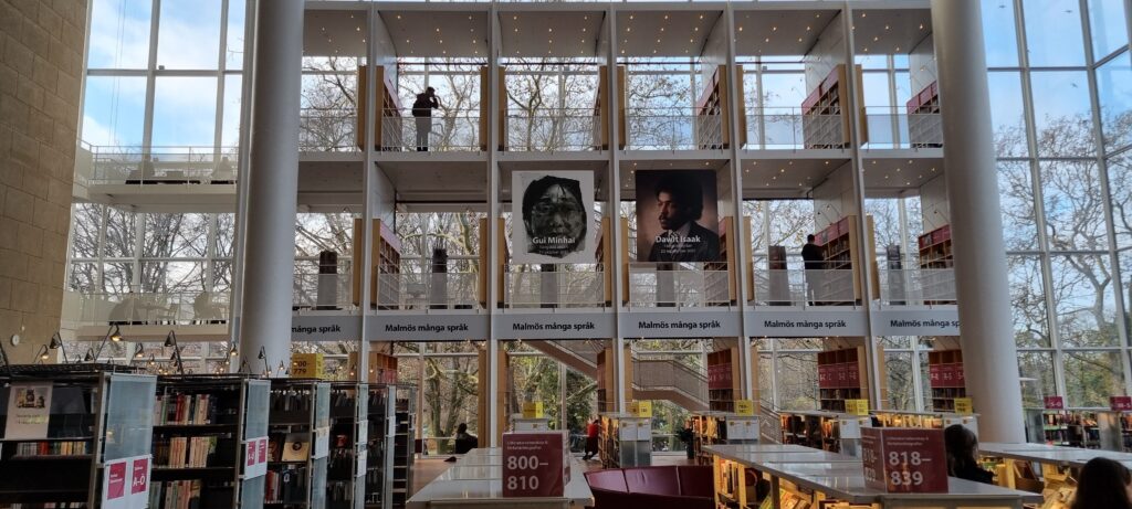 Besøg Malmö Stadsbibliotek, hvor ny og gammel arkitektur mødes