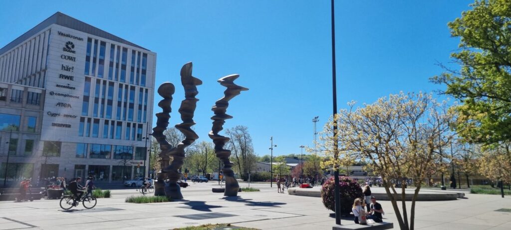 En dag i Malmö Konsthall: Kunst og arkitektur i skøn forening