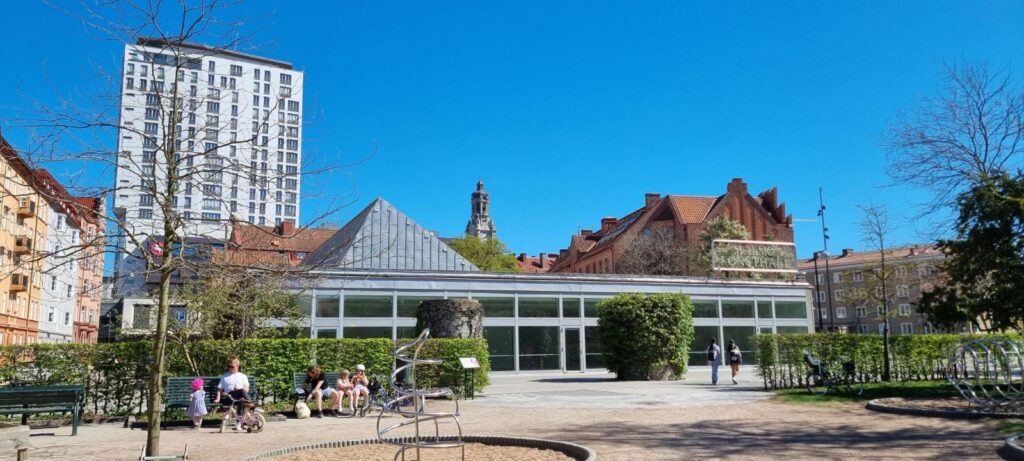 En dag i Malmö Konsthall: Kunst og arkitektur i skøn forening